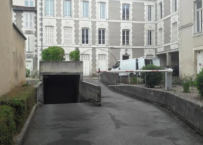 Préférence - Hypercentre avec parking privé gratuit et lit Queen size